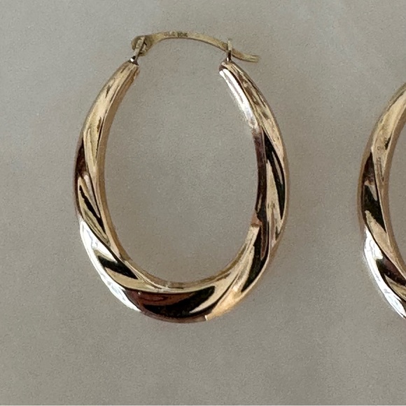 10k Gold Oblong Hoop Earrings - Picture 8 of 16